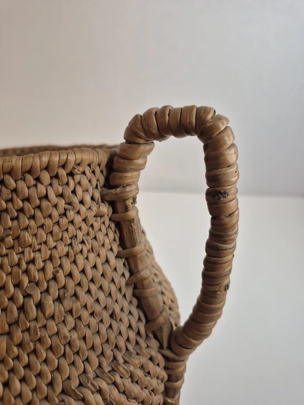 Vintage Woven Rattan Pitcher Vase Wicker Finely Woven Basket Jug with Handle - Picture 5 of 9